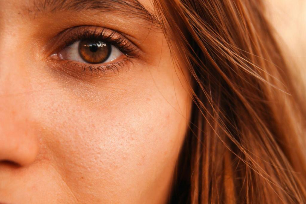 Zdjęcie przedstawia pół twarzy kobiety po operacji plastycznej w Turcji