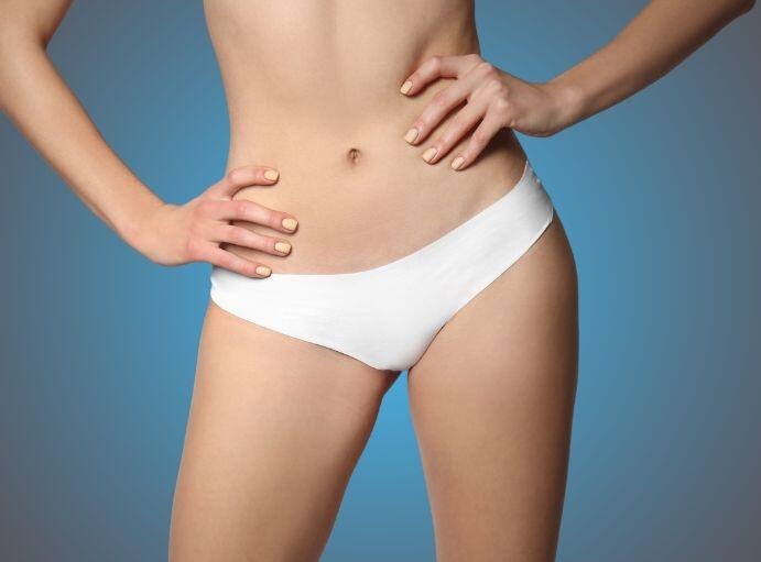 dziewczyna w bieliźnie - labioplastyka co to